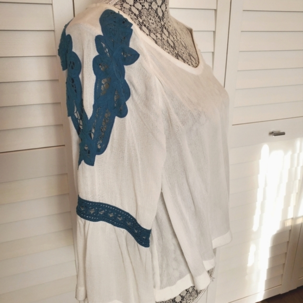 Club Monaco rayon lace crop blouse sz L